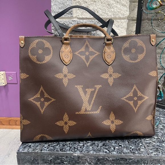 Louis Vuitton On The Go GM Tote Monogram - Picture 12 of 13